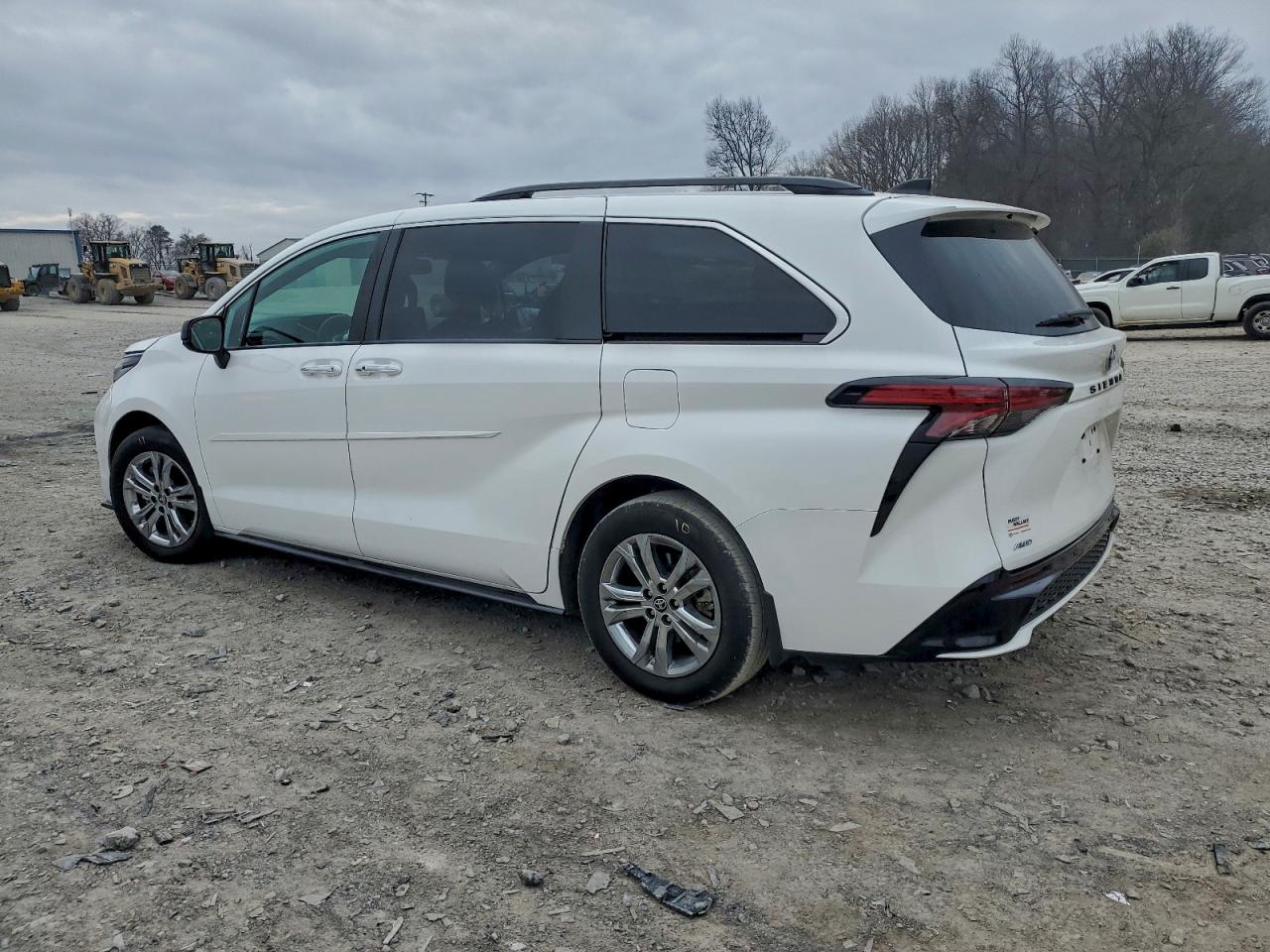 Toyota Sienna Xse Image 5