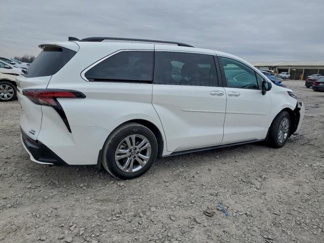 Toyota Sienna Xse Image 3