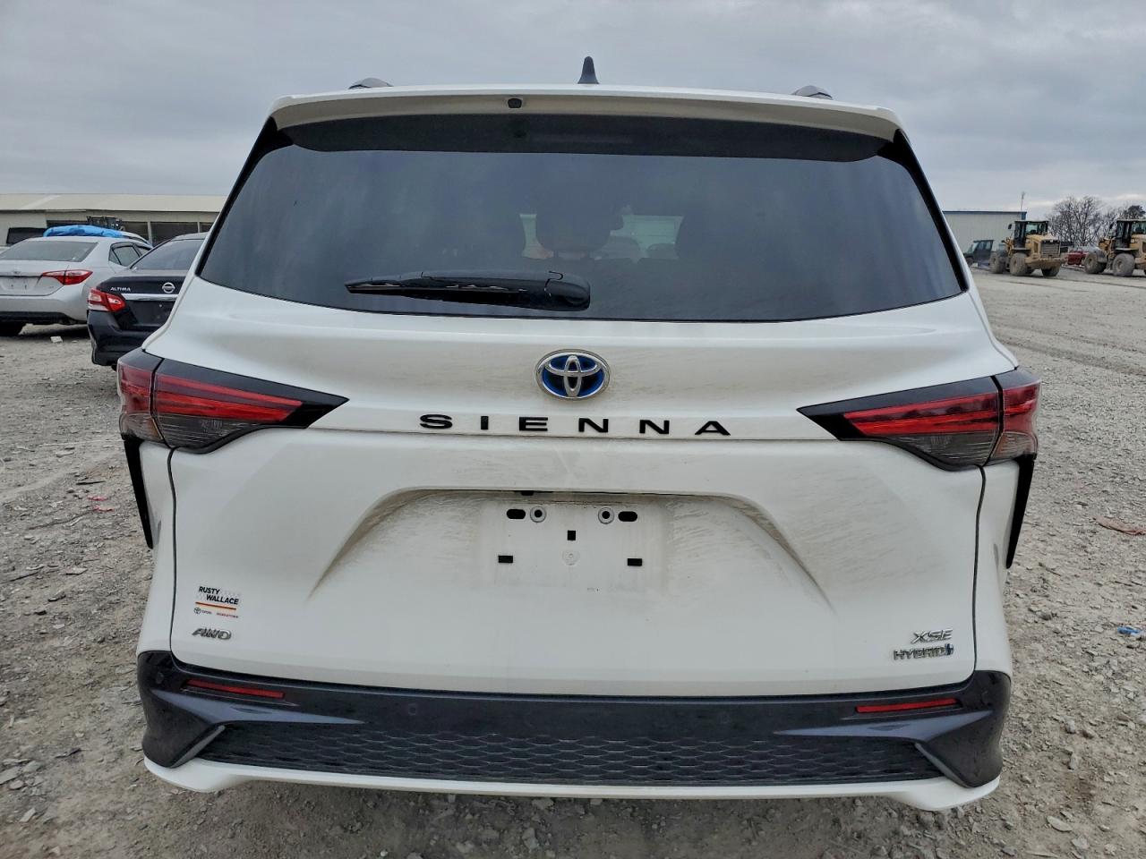 Toyota Sienna Xse Image 7