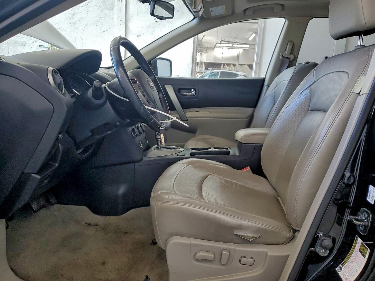 Nissan Rogue S Image 2