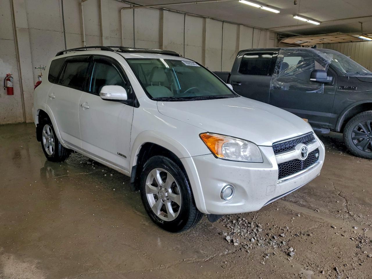 Toyota RAV4 Limited Image 2