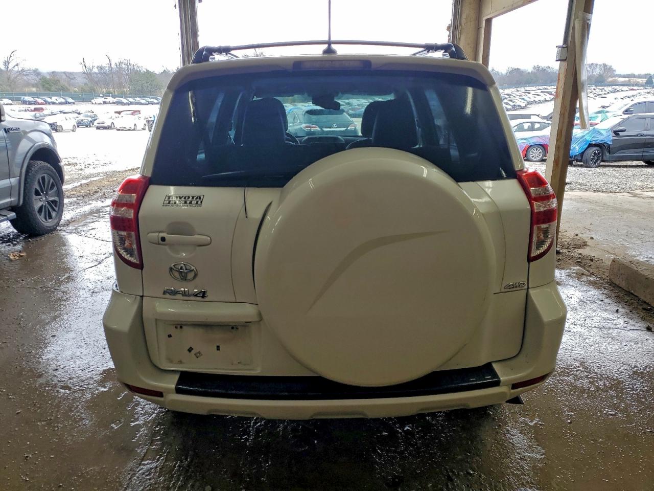 Toyota RAV4 Limited Image 3