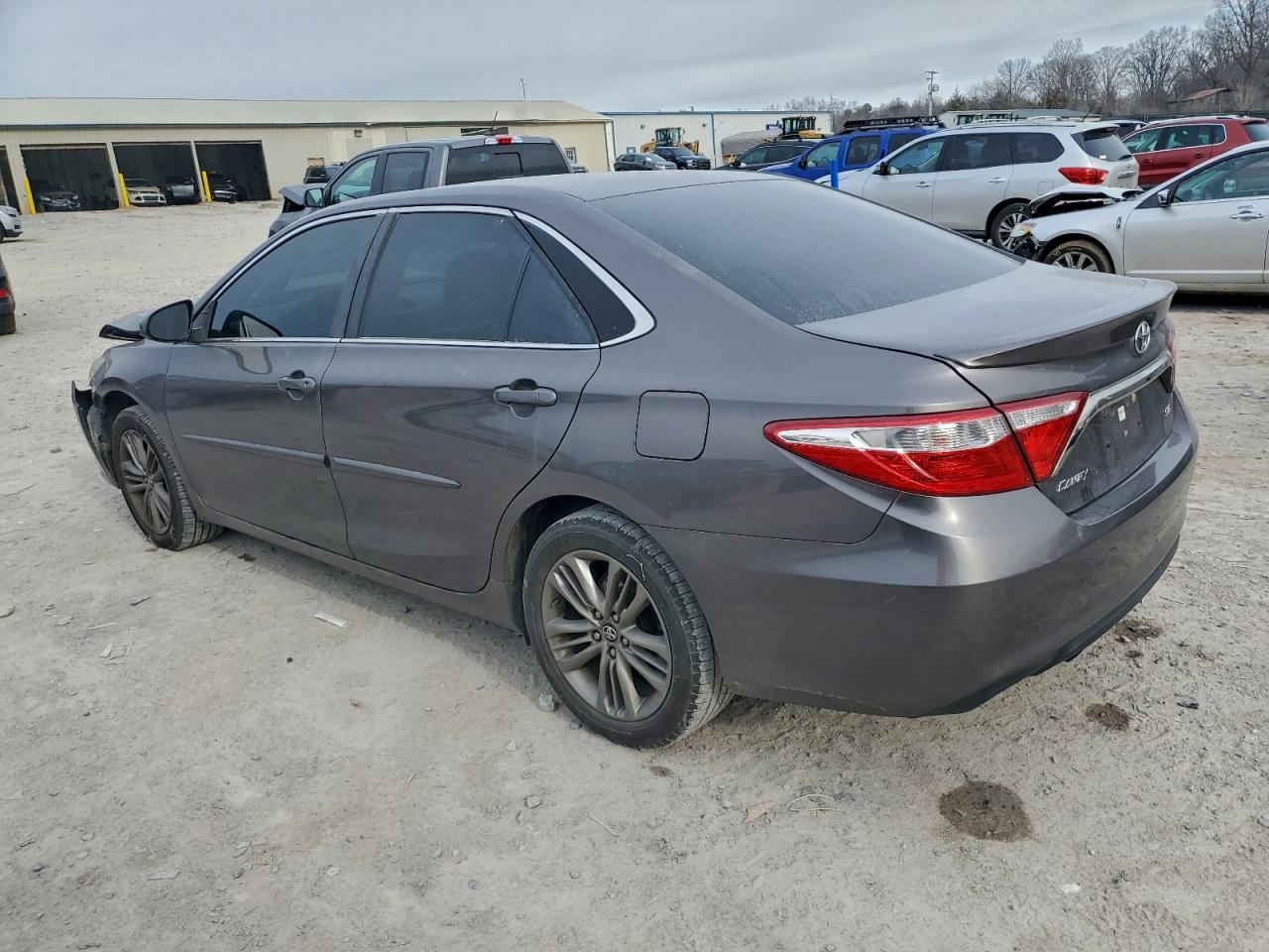 Toyota Camry Le Image 12