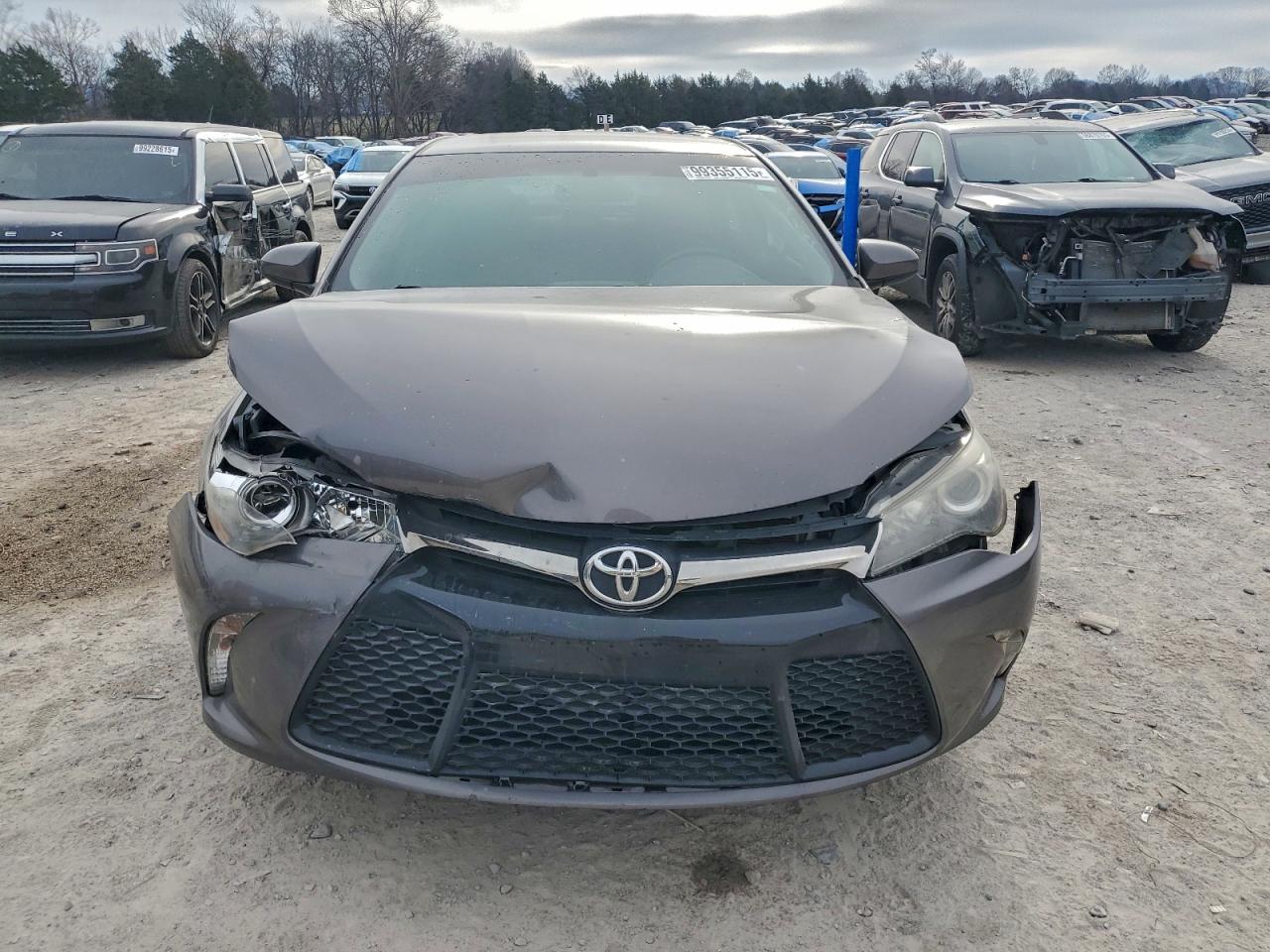 Toyota Camry Le Image 2