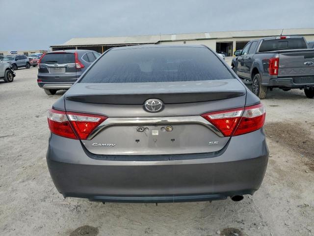 Toyota Camry Le Image 5
