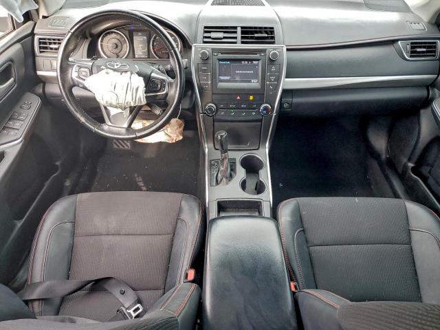 Toyota Camry Le Image 9