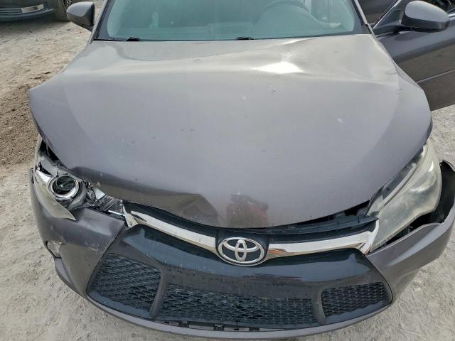 Toyota Camry Le Image 4