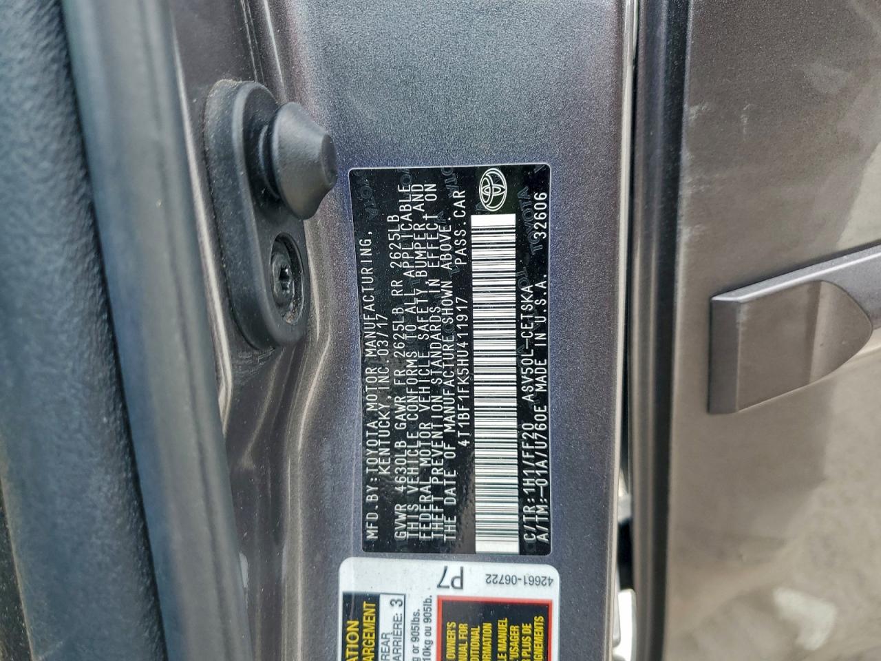 Toyota Camry Le Image 8