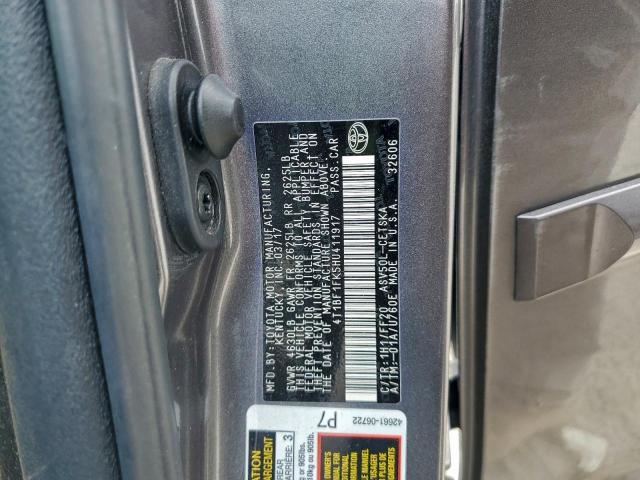 Toyota Camry Le Image 8