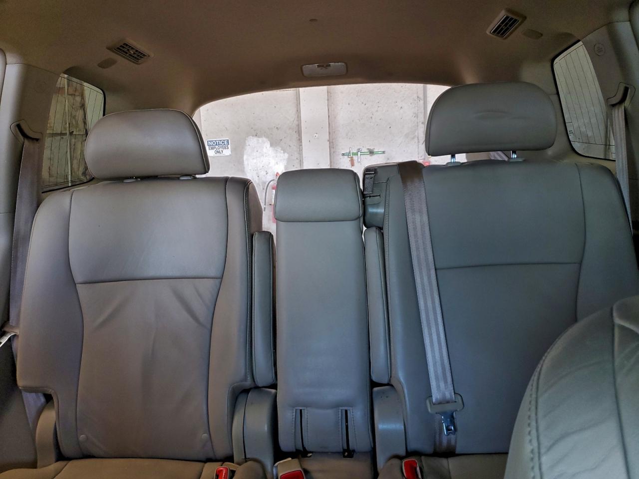 Toyota Highlander Base Image 14