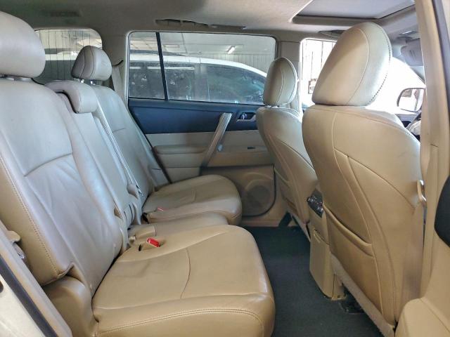 Toyota Highlander Base Image 12