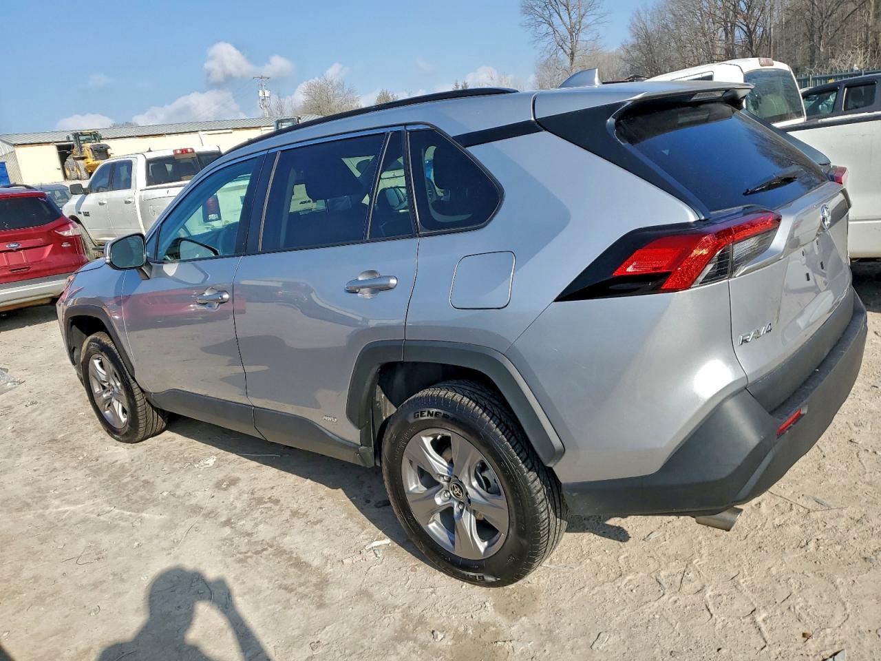 Toyota RAV4 Le Image 2