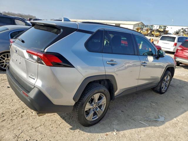 Toyota RAV4 Le Image 3