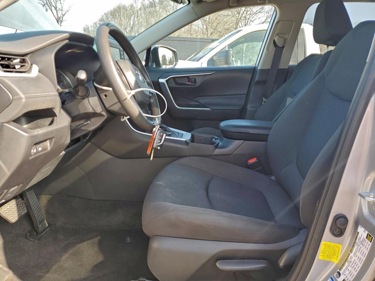 Toyota RAV4 Le Image 9