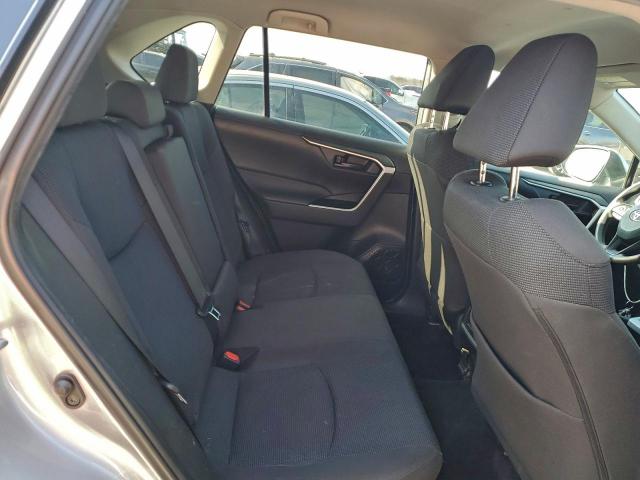 Toyota RAV4 Le Image 7