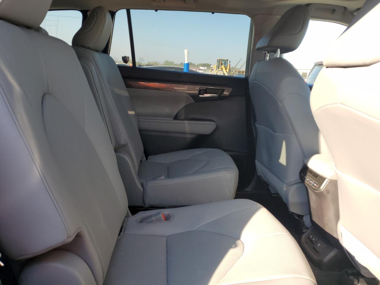 Toyota Highlander Limited Image 4