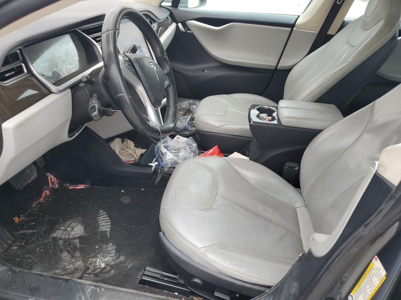 Tesla Model S Image 8