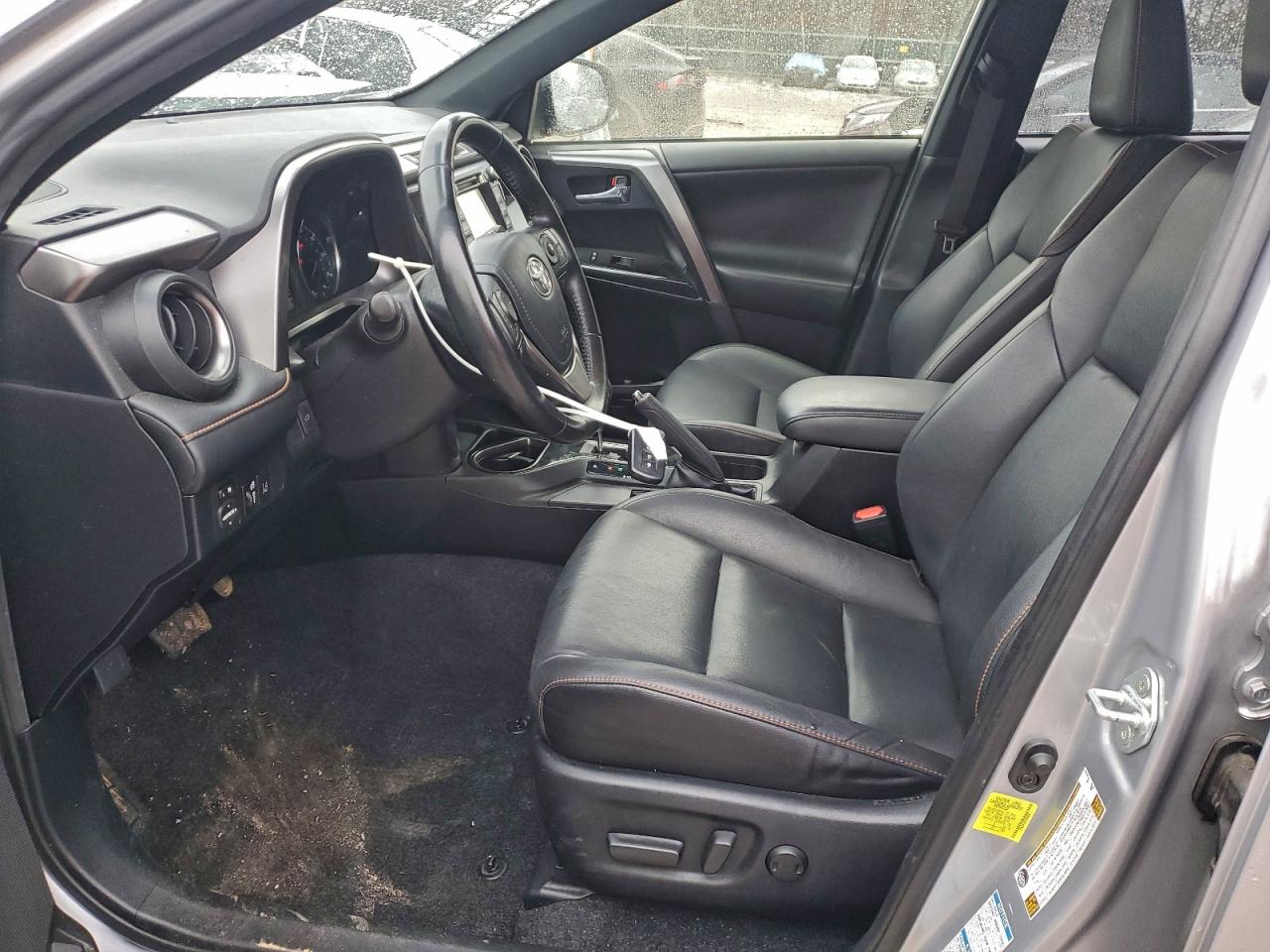 Toyota RAV4 Se Image 10