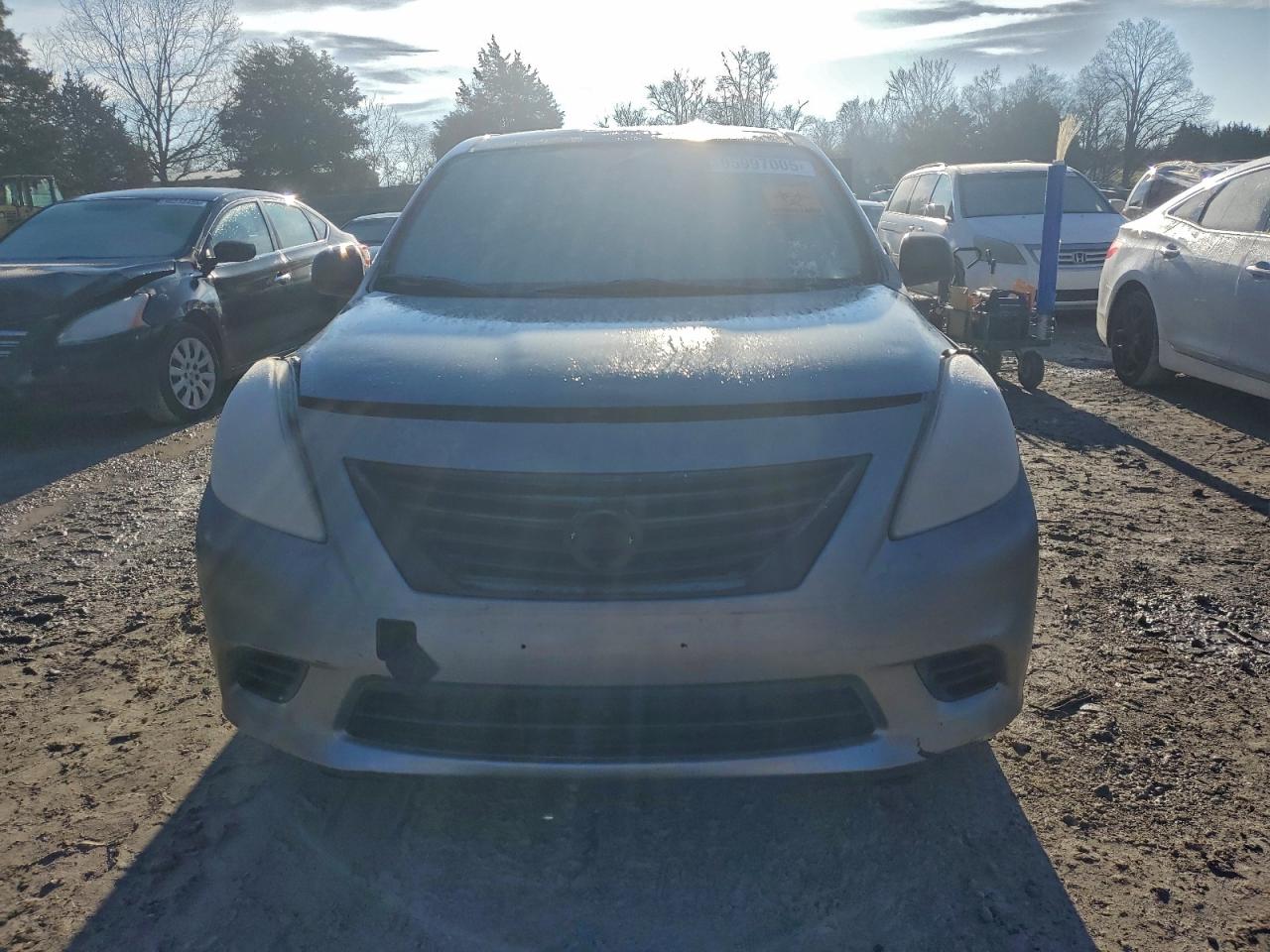 Nissan Versa S Image 6