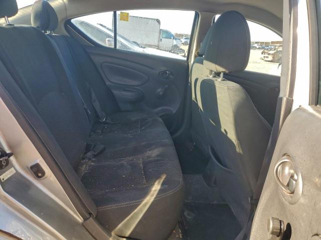 Nissan Versa S Image 10