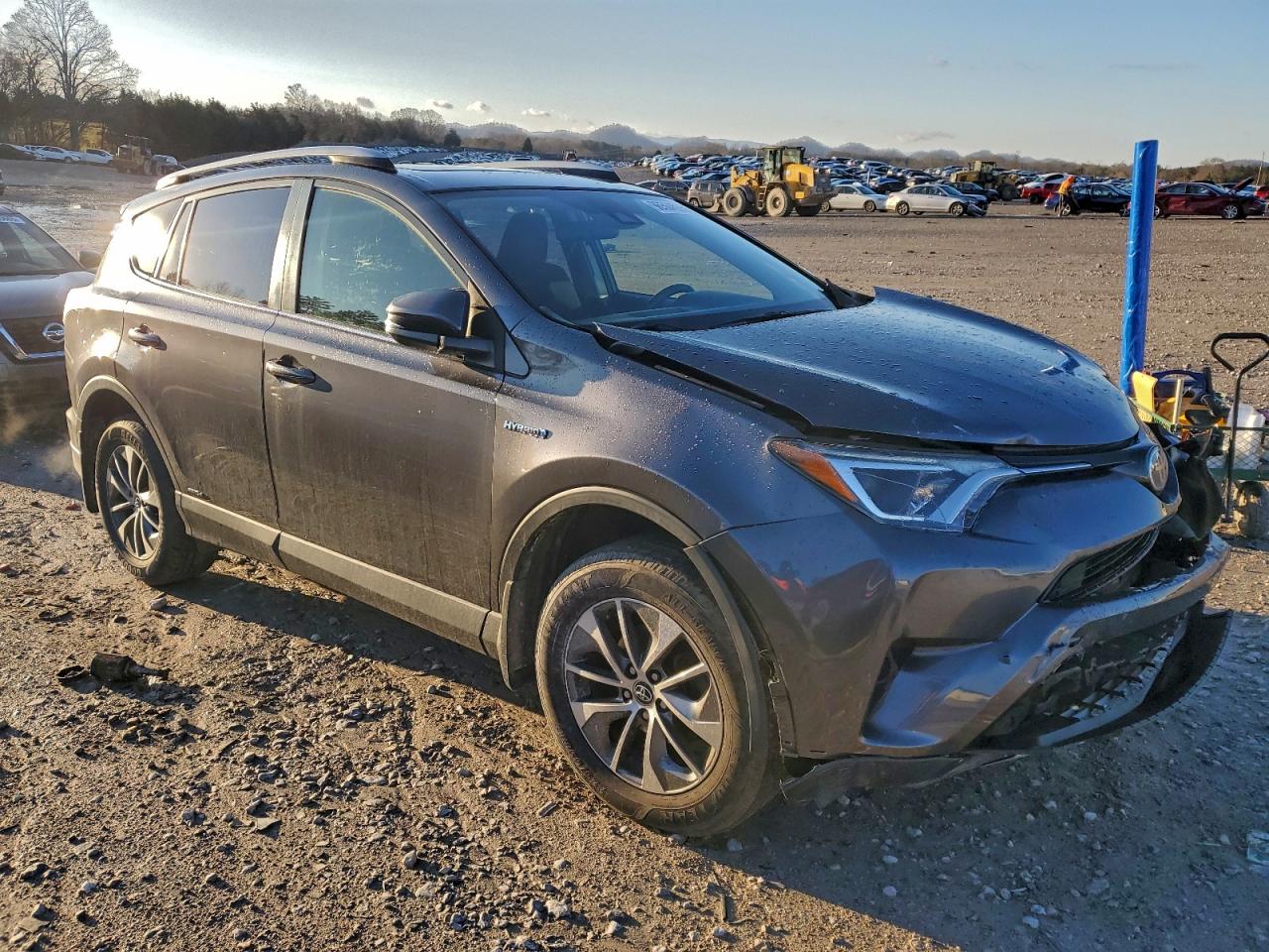 Toyota RAV4 Le Image 8