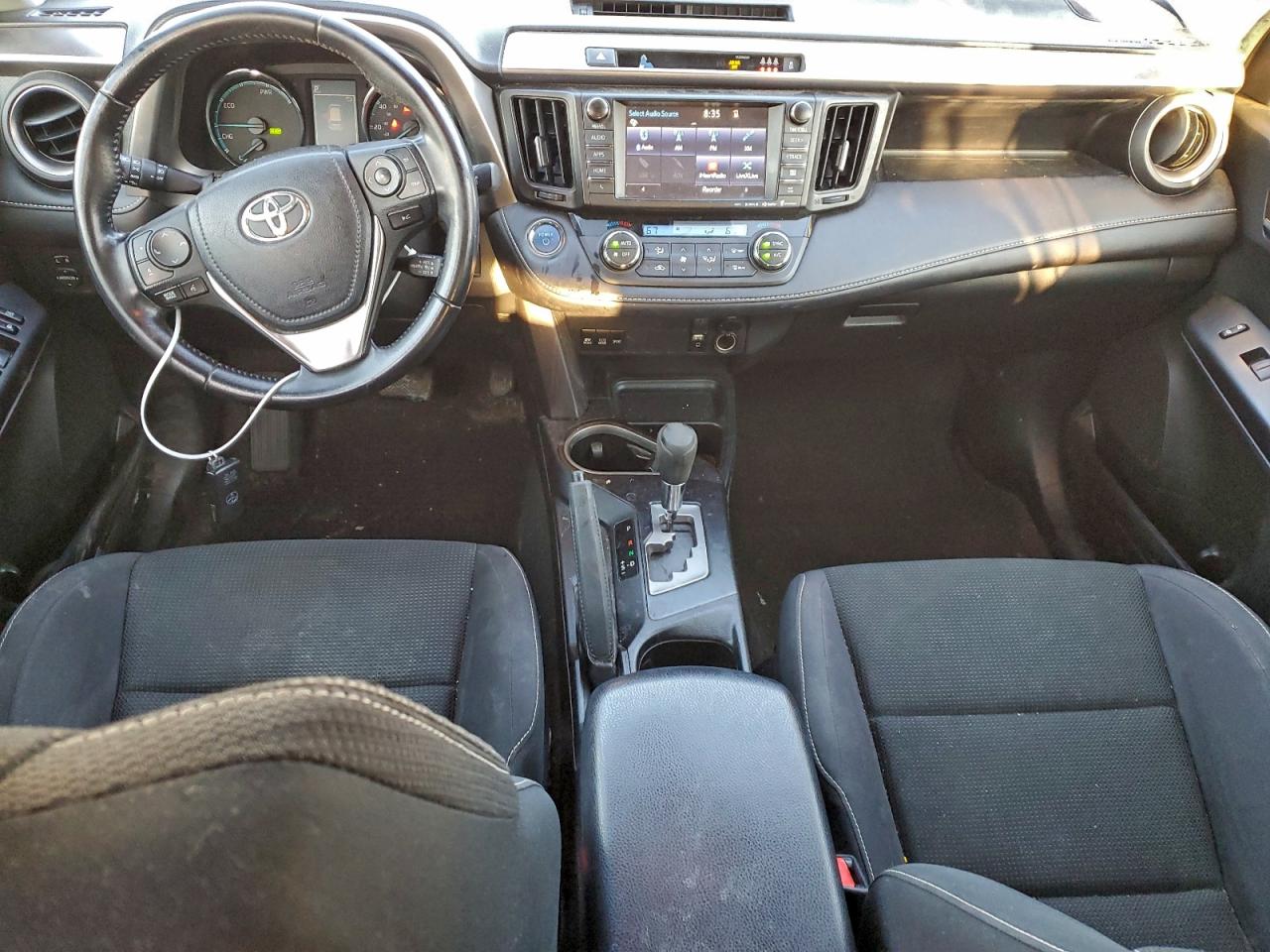 Toyota RAV4 Le Image 10