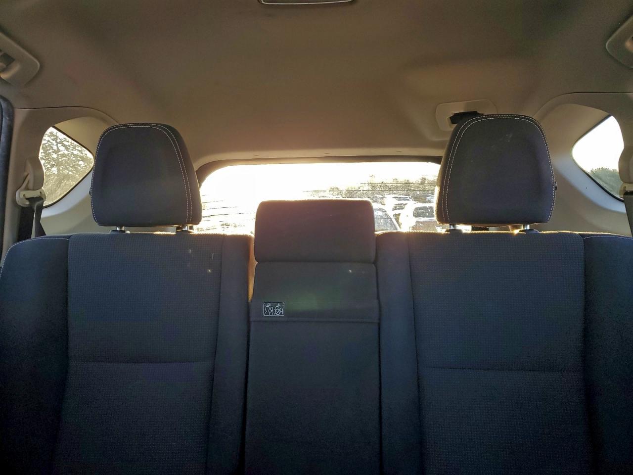 Toyota RAV4 Le Image 4