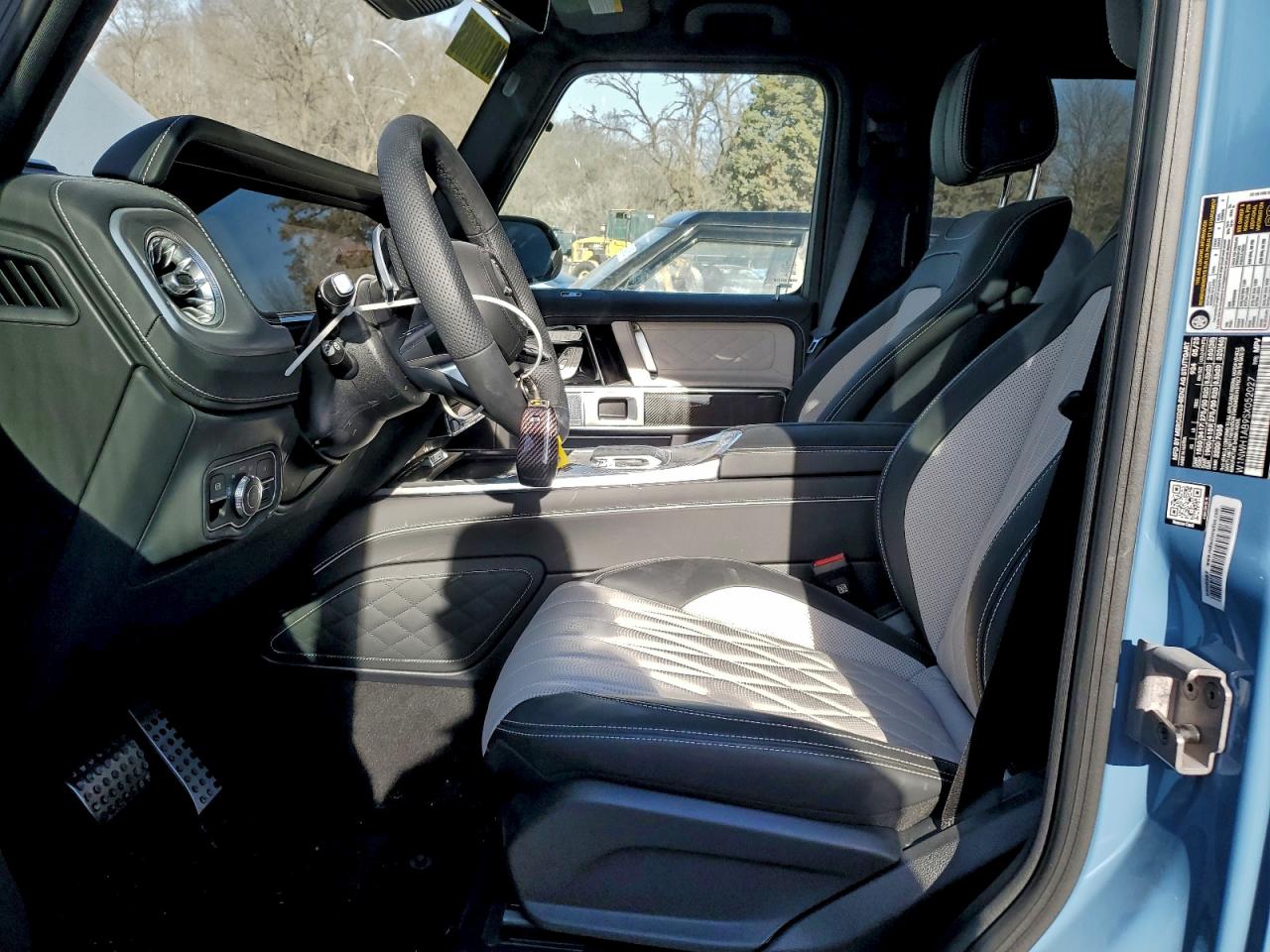 Mercedes-Benz G-Class 550 Image 4