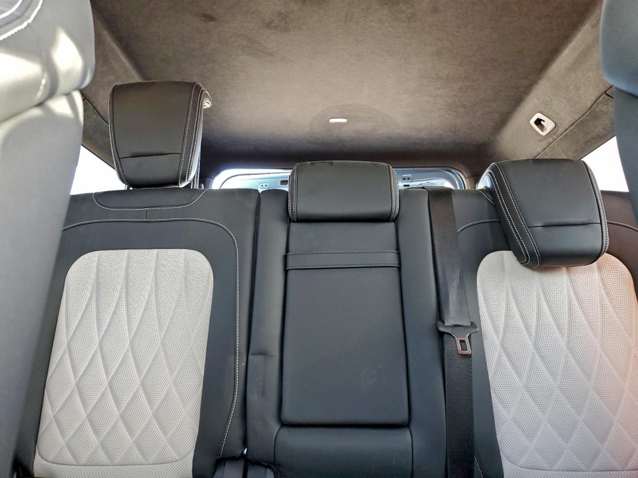 Mercedes-Benz G-Class 550 Image 10