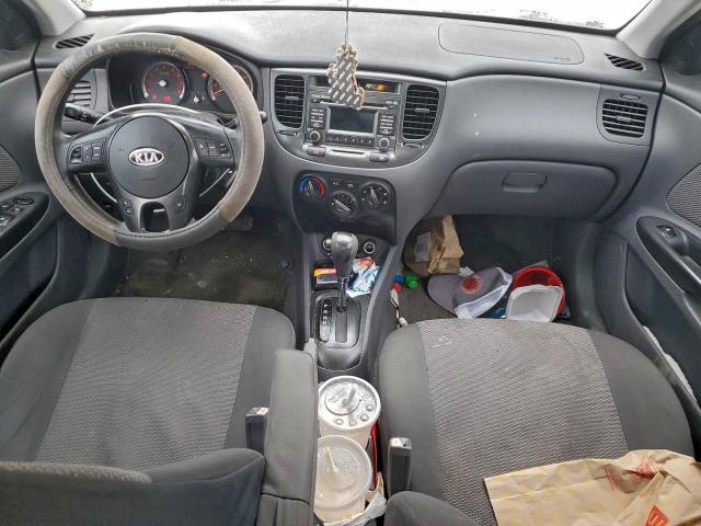 Kia Rio Base Image 9