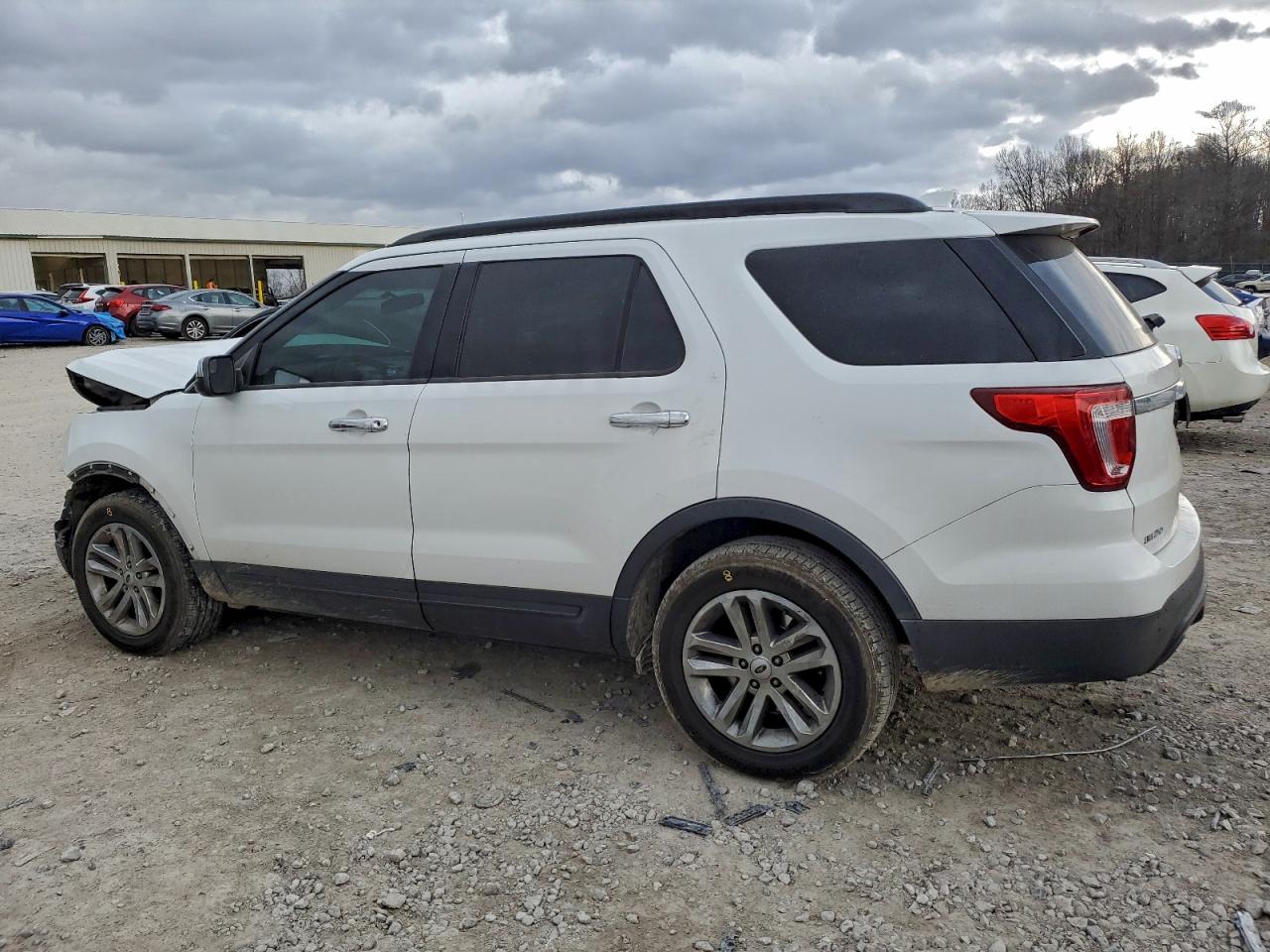 Ford Explorer Image 6