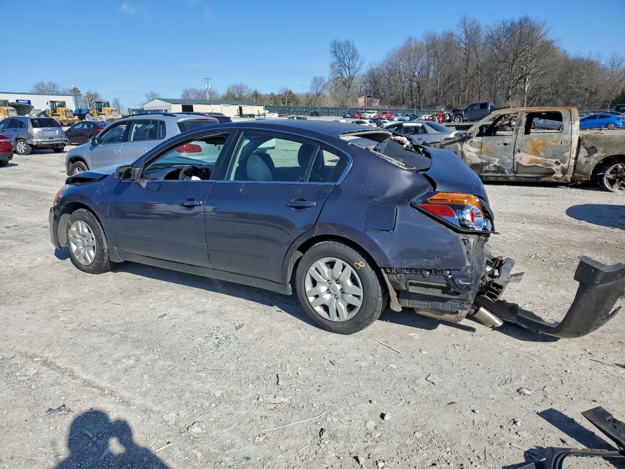 Nissan Altima Base Image 3