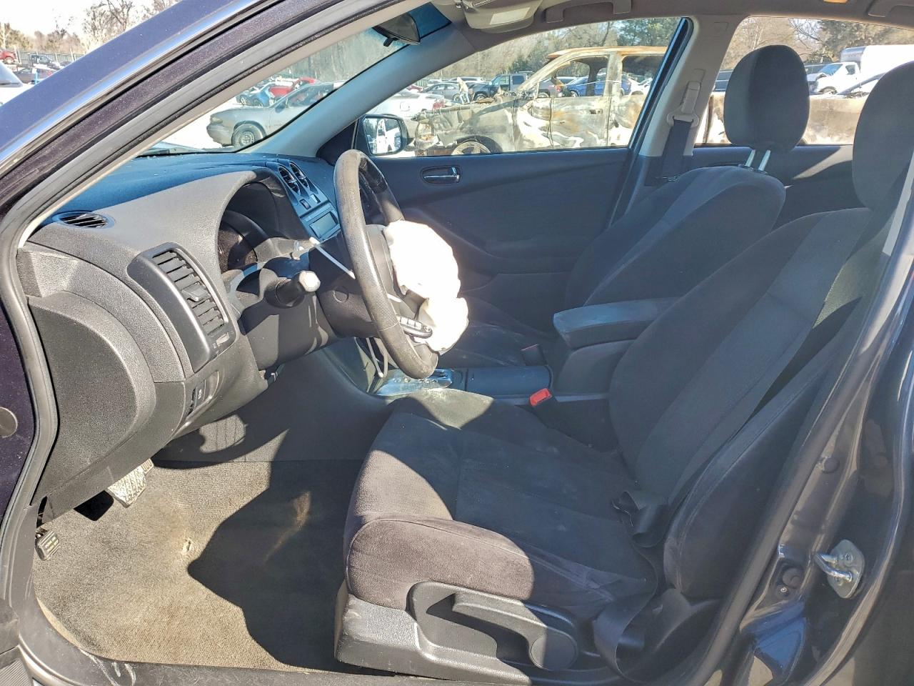 Nissan Altima Base Image 7