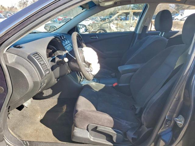 Nissan Altima Base Image 7