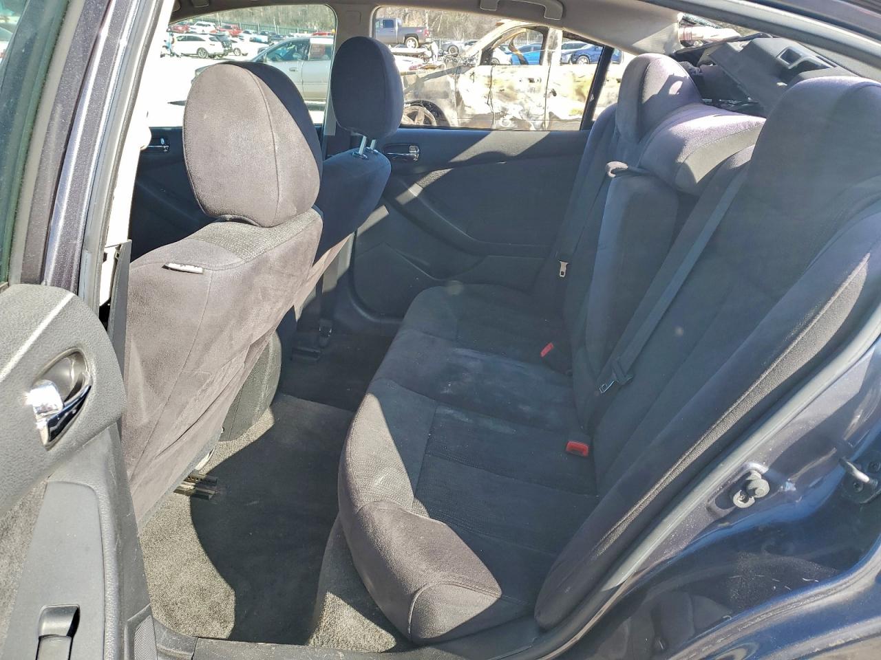 Nissan Altima Base Image 11