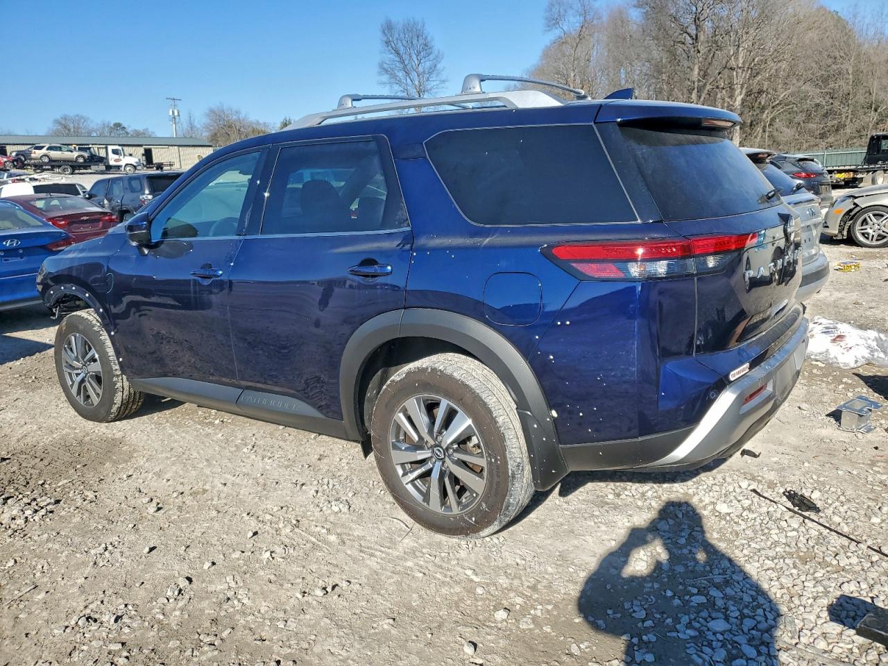 Nissan Pathfinder Sl Image 2