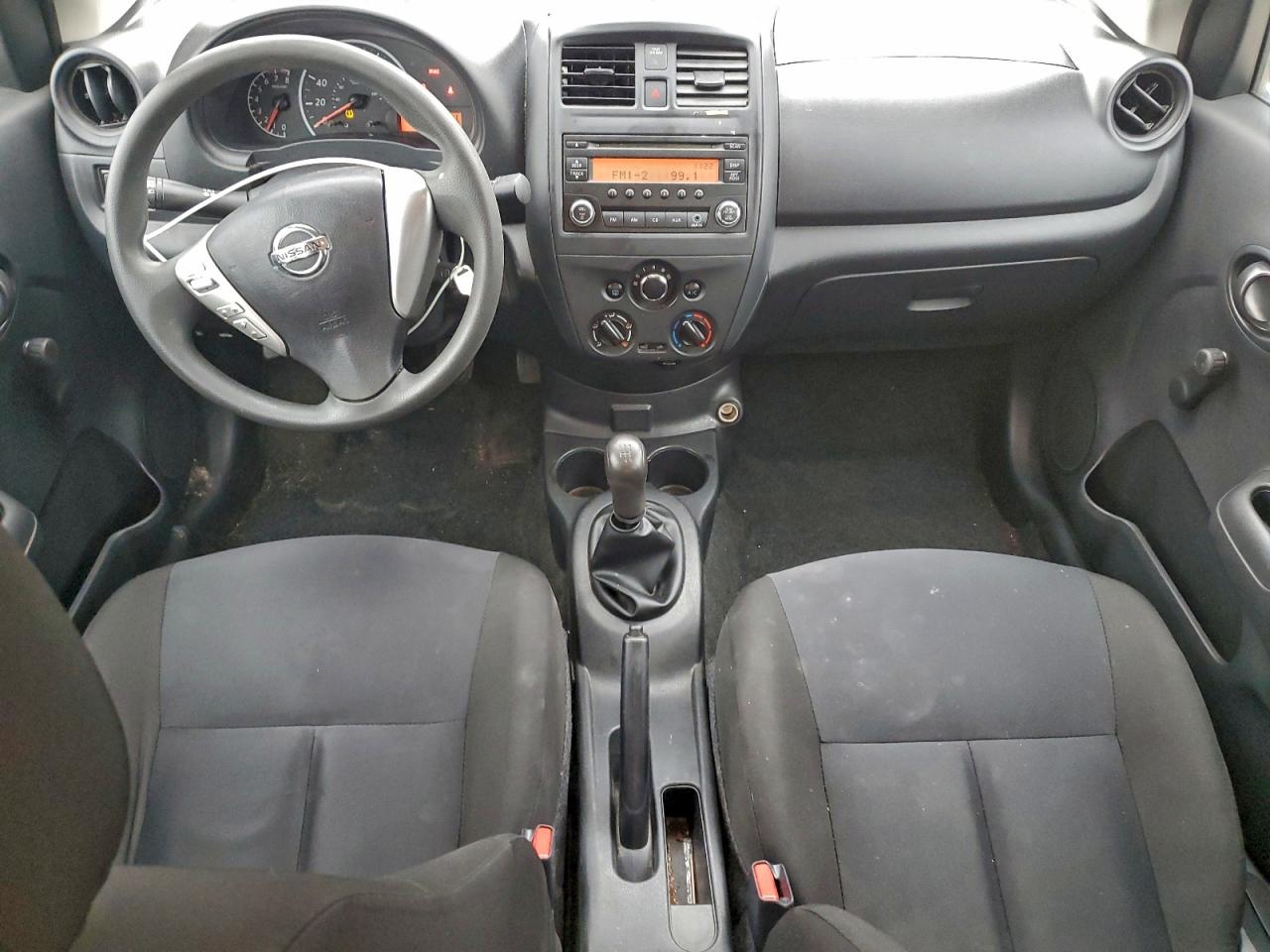 Nissan Versa S Image 8